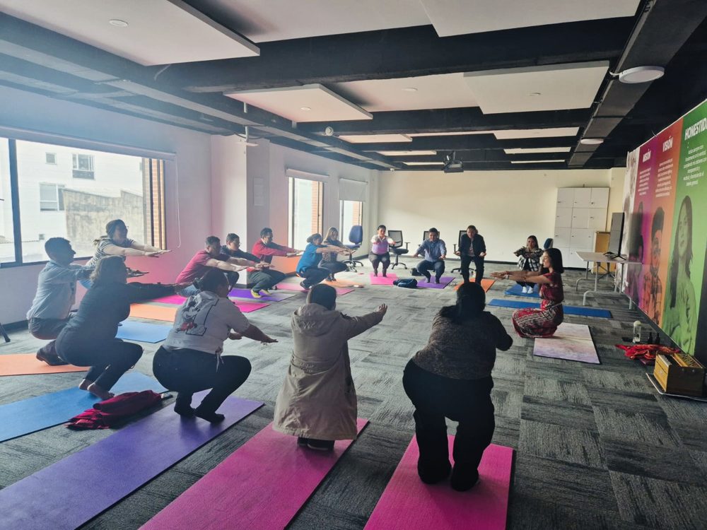 Yoga corporativo en empresa